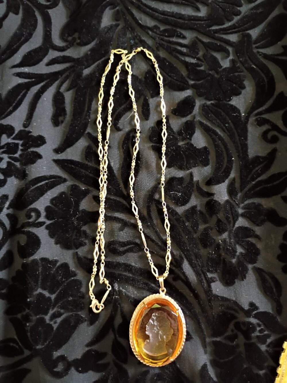 Patrizia Daliana reversed  carved citrine glass intaglio cameo pendant necklace